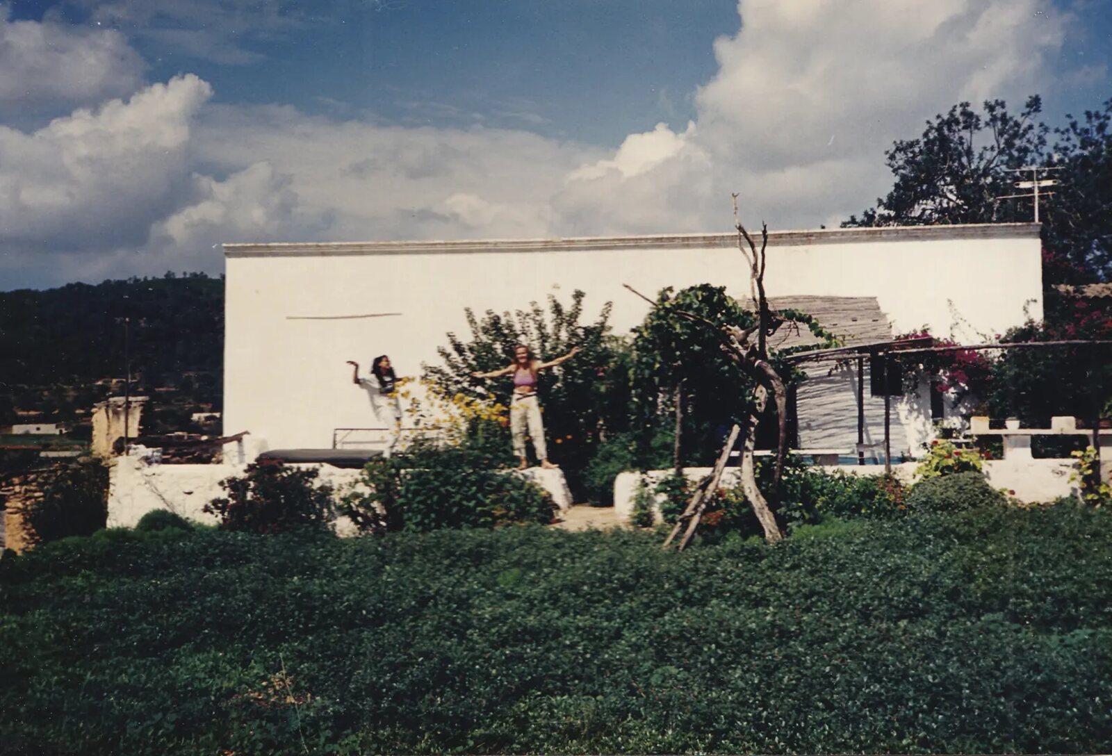 La maison en 1988, encore intacte.