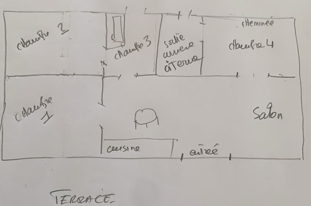Le plan de la maison dessiné à la main.